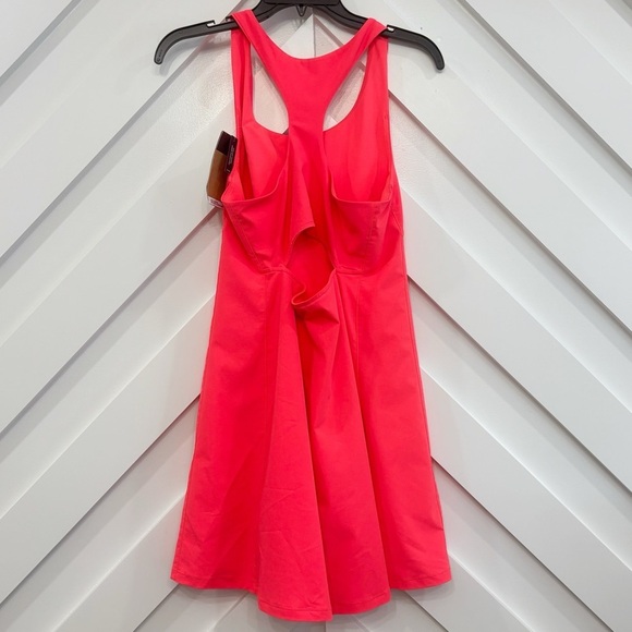 NWT North Face Women's Arque Hike Dress In Radiant Poppy Size Medium - Picture 2 of 5